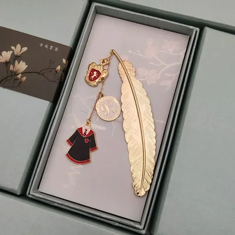Harry Potter Exquisite Gold Feather Bookmark with Enamel Charms - Image 4