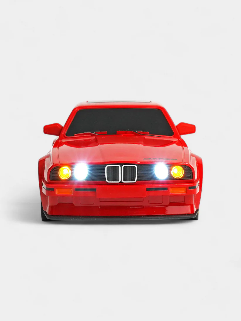 1:16 Scale 4WD Whoosh BMW E30 RC Drift Car – 30KM/H Proportional Control with LED Lights & Spare Tires - Image 7